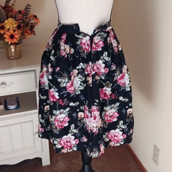 Unique Vintage Full Skirt. Romcomcore, Floral, Retro - Picture 5 of 10